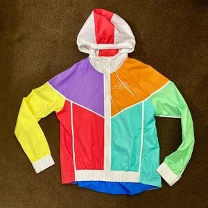 NIKE WOMENS ZIPUP WINDBREAKER NWOT